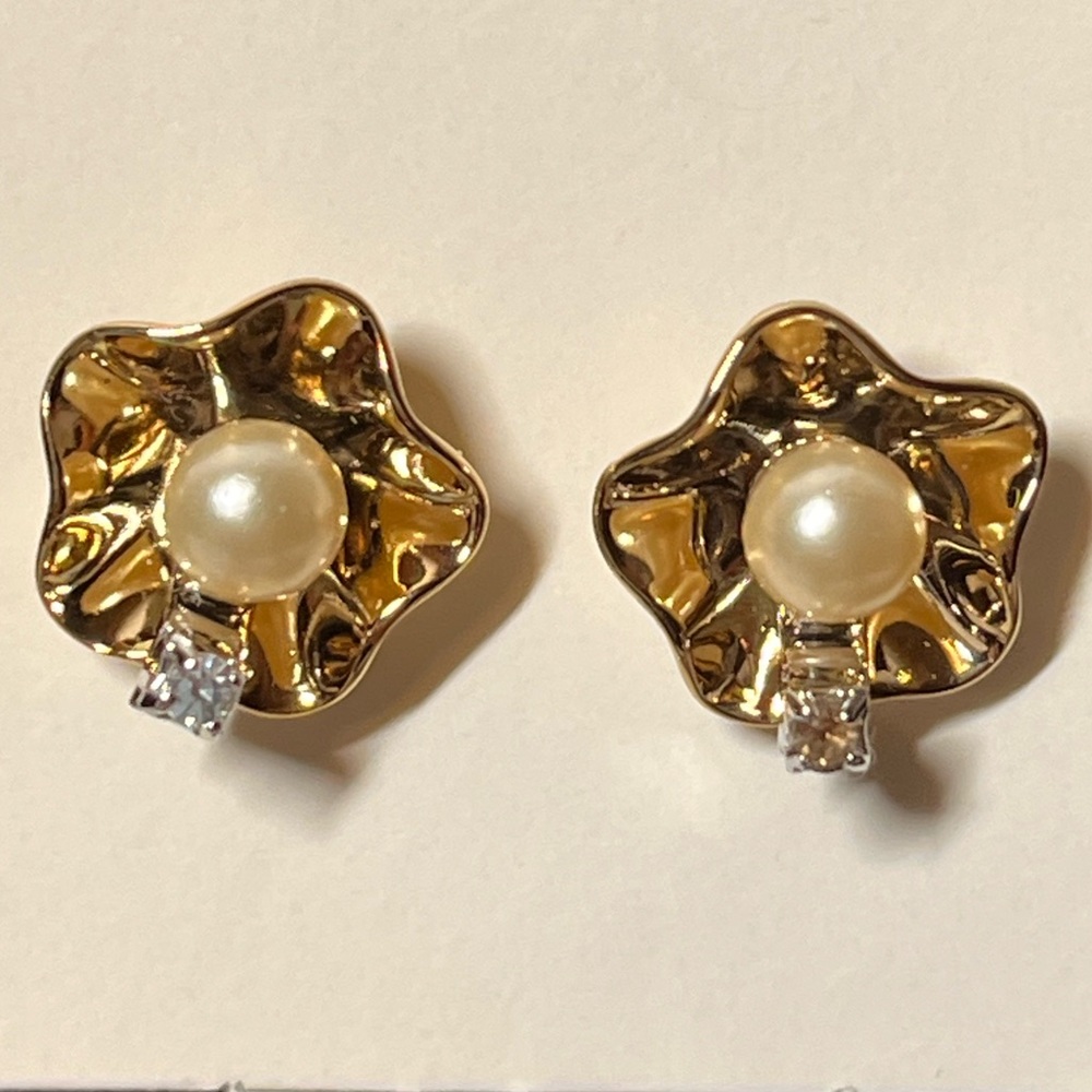 Vintage AVON Convertible Gold Pearl Floral Stud Earrings with Crystal Accent